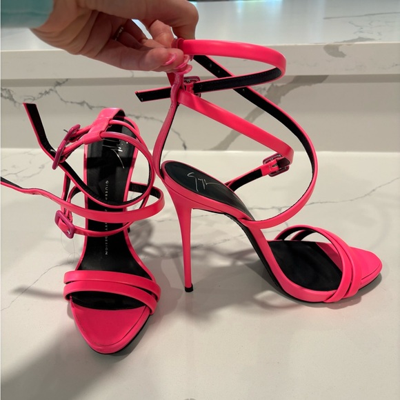 Like new Giuseppe Zanotti heels - Picture 1 of 4